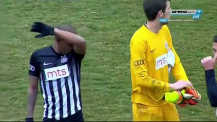 Brasileiro deixa campo chorando após grito racista na Sérvia