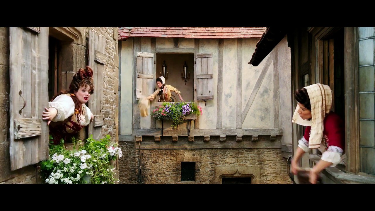 La Belle et la Bête - Emma Watson chante "Belle" Extrait VO