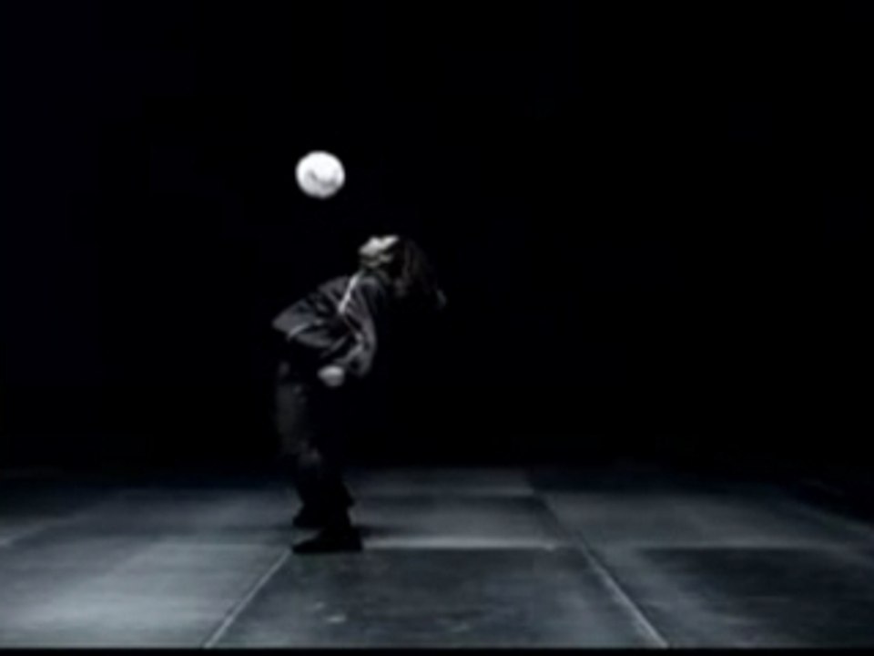 A Nike Freestyle Soccer - Ronaldinho Pub 1 (30s)