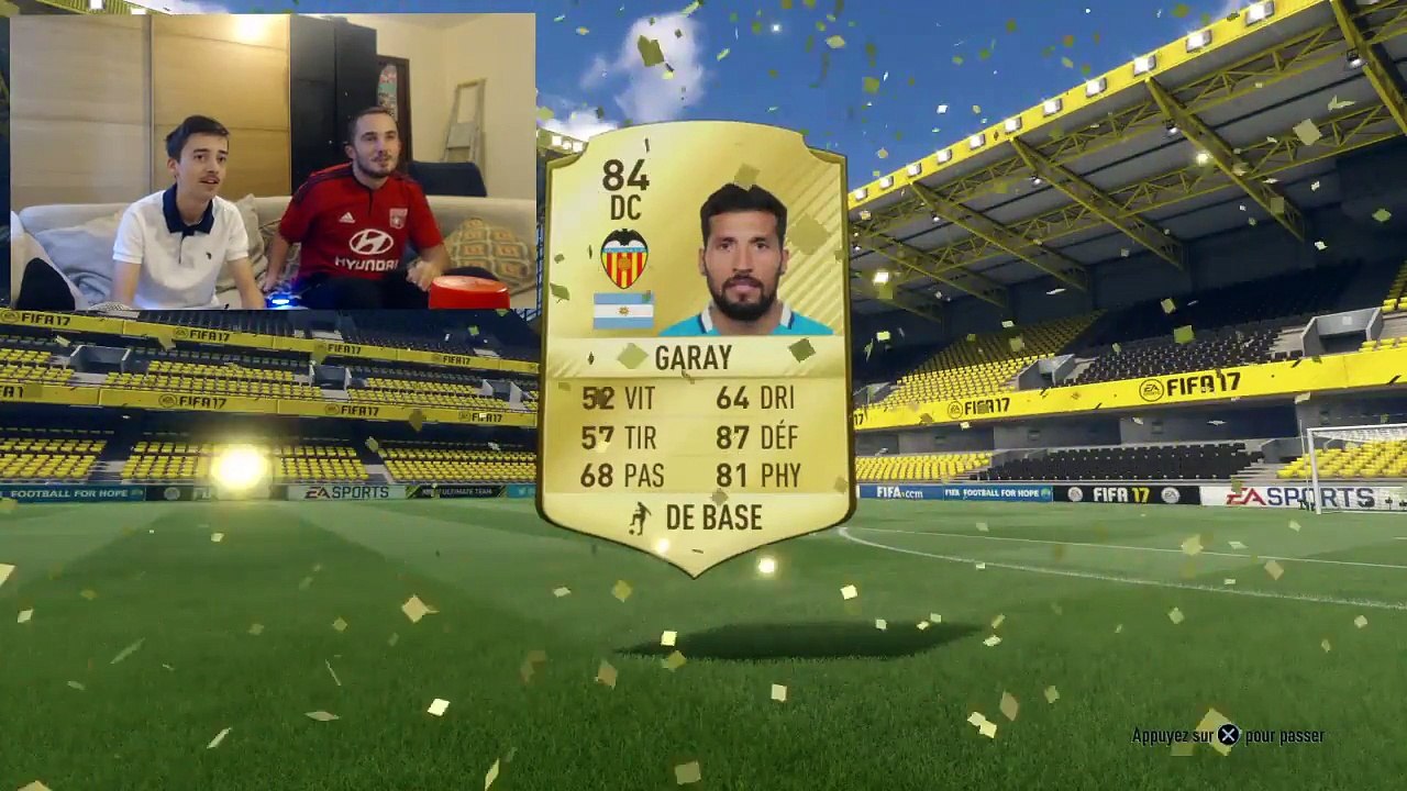 FUT 17 - PREMIER PACK OPENING SUR FIFA 17 !