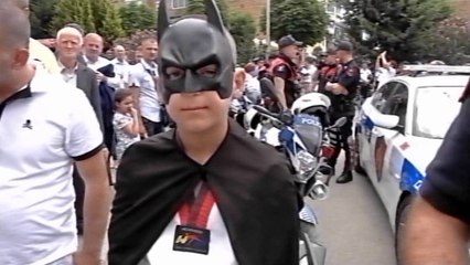 Report TV - 1 qershori, Tahiri u dërgon fëmijëve të shtruar në pediatri,heronjtë e tyre