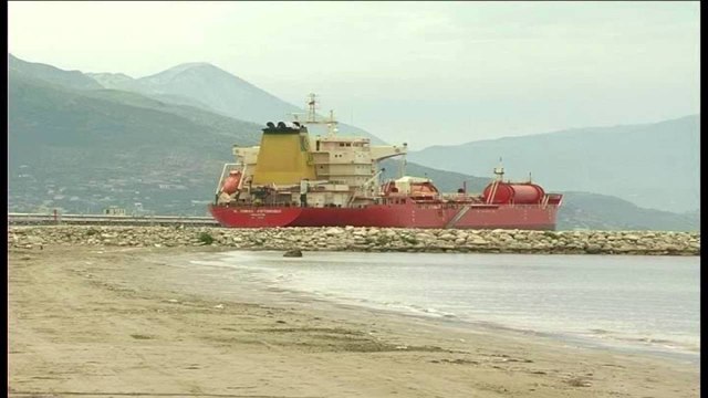 Bllokohen eksportet e naftës - Top Channel Albania - News - Lajme