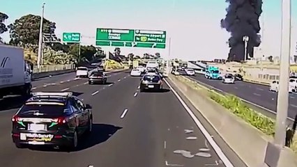 Un avion se crashe dans un centre commercial à Melbourne