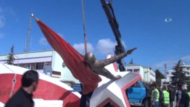 Niğde) Kahraman Şehit Halisdemir'in Heykeli Memleketi Niğde'ye Dikildi