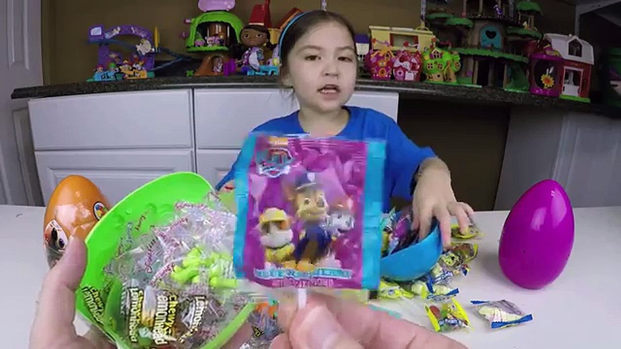 GIANT SURPRISE EGGS FINDING DORY, SPONGEBOB & FROZEN Surprise Toys Sour Candy + Jelly Beans