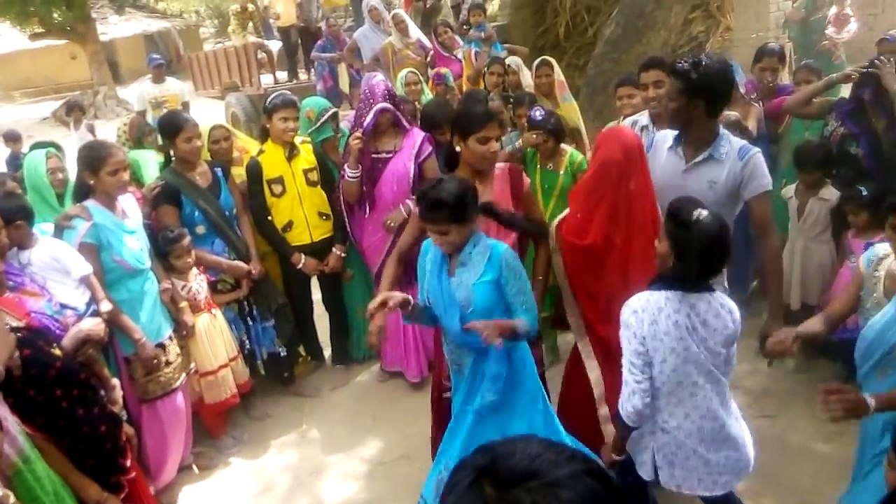 desi dance Kamriya tute re nanadi 2017