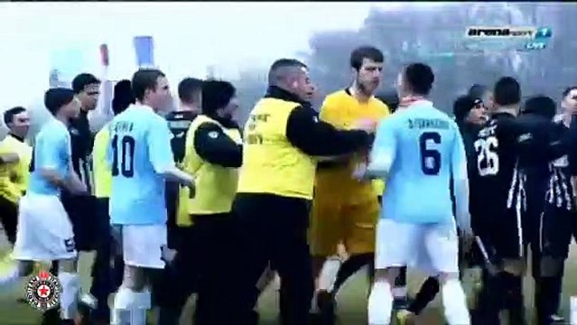 Les horribles et choquants cris de singe qui emportent Luiz Everton en Serbie