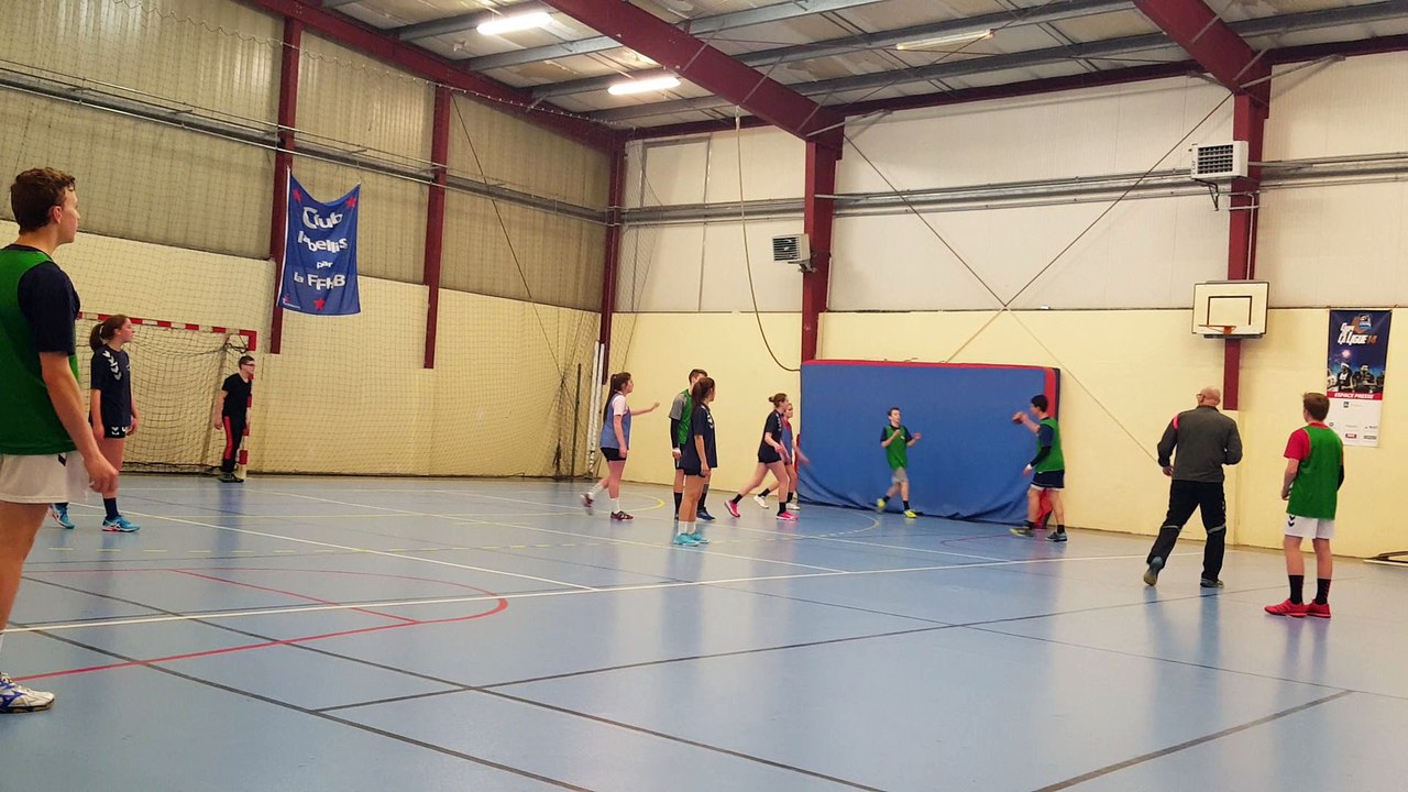 Jeunes - La section sportive de la Villette en pleine séance de travail sous la direction de Mario Cavalli