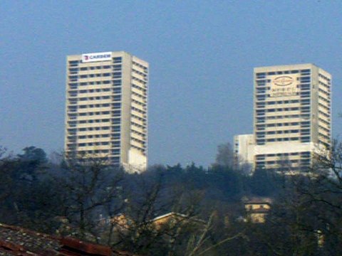 Rillieux-la-Pape: démolition des tours de la Velette en 2008
