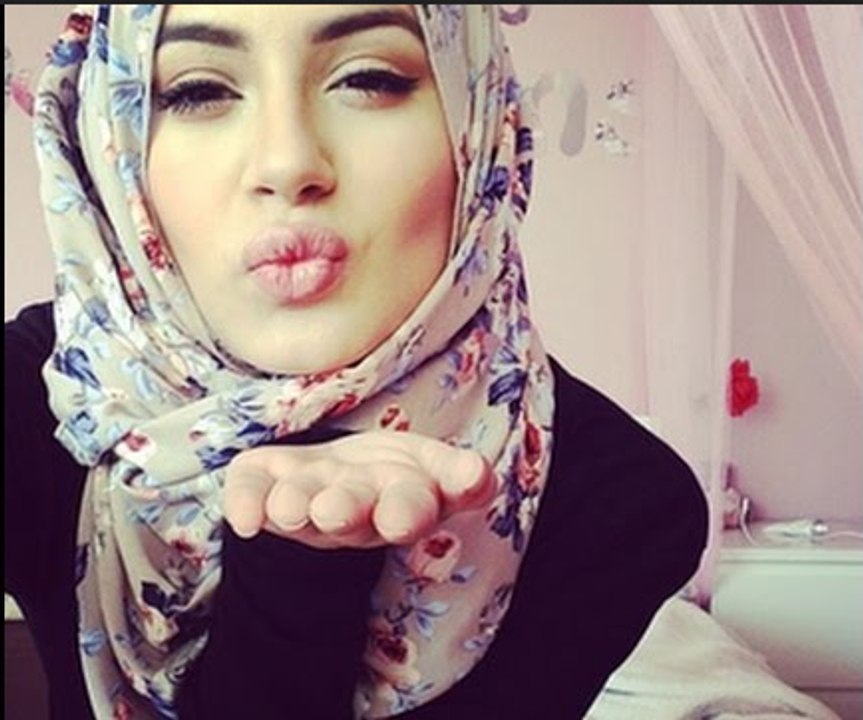 Hijab Selfie | How to take the best selfie and look slimmer in hijab look!
