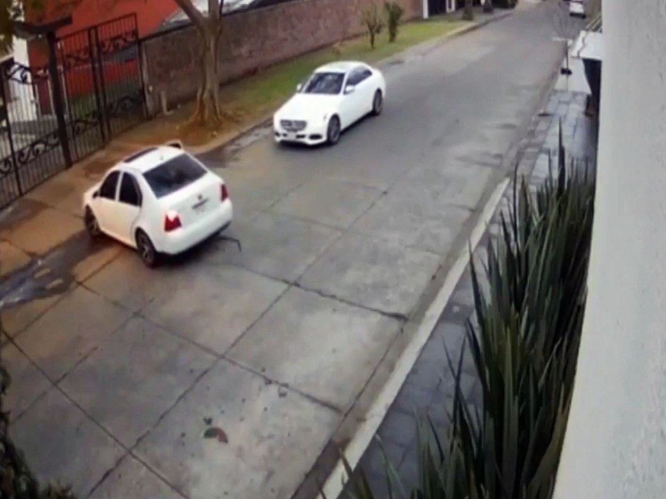 Graban secuestro en Uruapan, se llevan a mujer a la luz del día