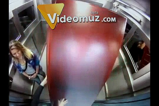 Korkudan Öldüren Şaka Tabutlu Asansör Şakası video izle Komedi Mynet Video videomuz.com