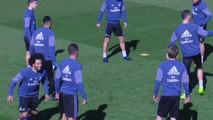 Casemiro toca a bola entre as pernas de CR7 e Marcelo zoa