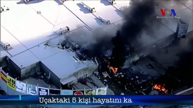 Avustralya’da Küçük Uçak Alışveriş Merkezine Düştü
