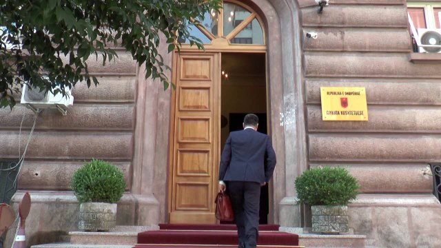 Report TV - Dibra , Administrativja rrëzon kërkesën e PS për dekretin e Nishanit