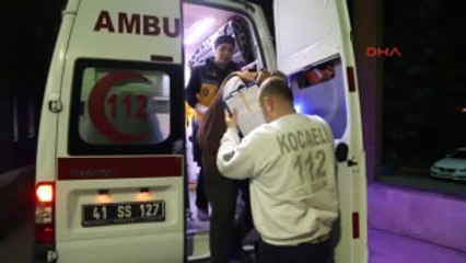 Kocaeli - Başına Saplı Bıçakla Hastaneye Getirildi