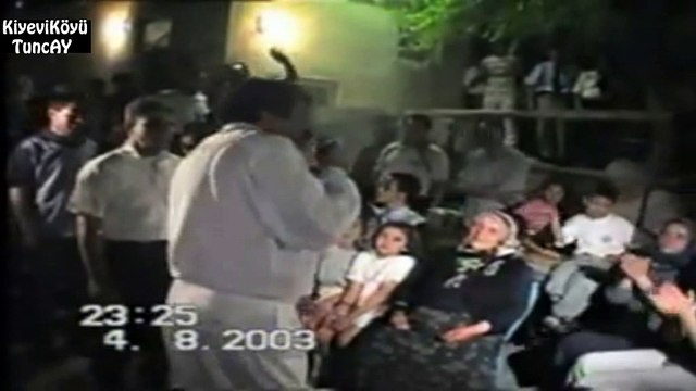 Müslüm gürses şereflikochisarda dügünde söylüyor 2