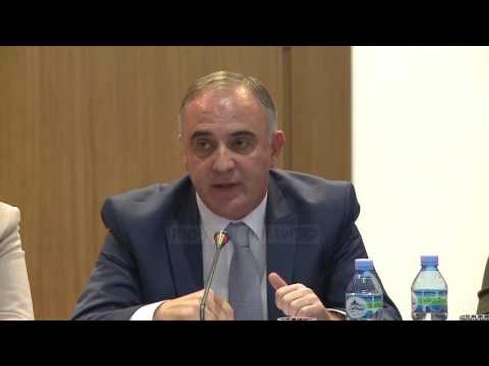 Bashkitë u fshihen qytetarëve - Top Channel Albania - News - Lajme