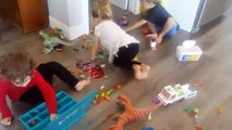 Ugglys pet shop vs dinosuar! Kids clean up race