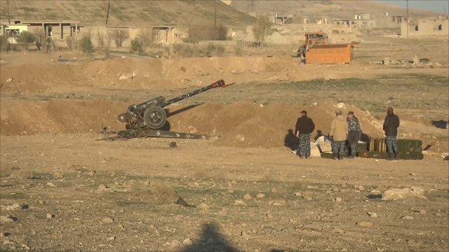 القوات العراقية تقترب من مطار الموصل
