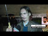 Report TV - Tiranë, qirinj e lule për aktivistin e 