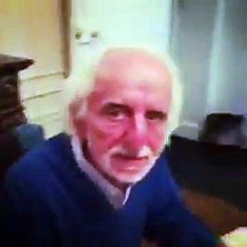 Buzz : Gad Elma­leh publie une vidéo très drôle où son père se moque de lui !