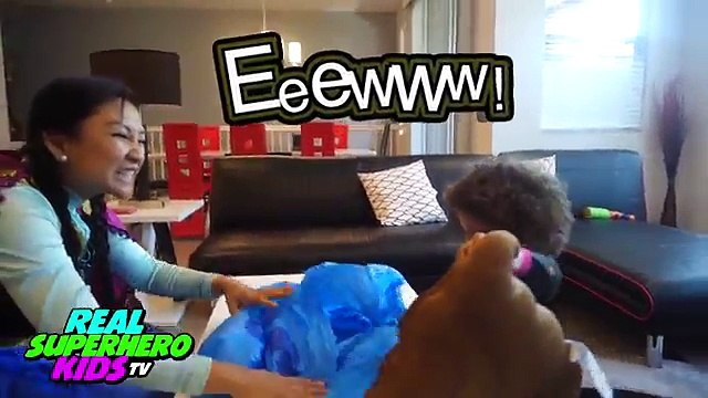 ★ Frozen Elsas GROSS FEET ★ Spiderman Joker Pink Spidergirl Superhero Videos Animated Mov