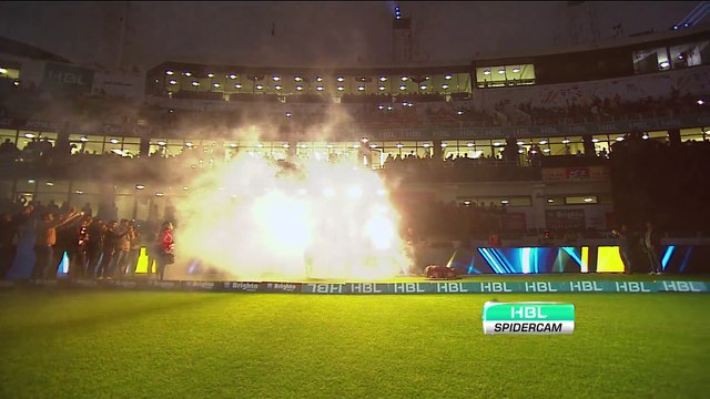 Peshawar Zalmi walk in and the crowd cheers get louder