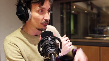 Le rêve d'Arnaud Tsamere : Après Hélène et les garçons. Ludivine et les blattes !