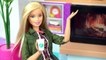 Barbie le Pinta el Pelo Rosa a Ken! - Historias con Juguetes Divertidos de Barbie-tj9ikB-HU70