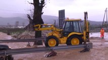 Emergjencat vijojnë operacionet për të shpëtuar banorët - Top Channel Albania - News - Lajme