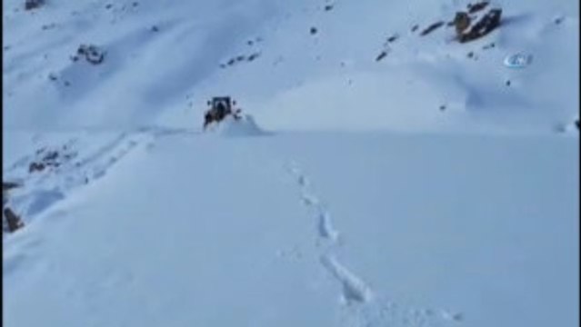 Hakkari) Hakkari'de Yoğun Kar Yağışı Nedeniyle Kapanan Tüm Yollar Ulaşıma Açıldı