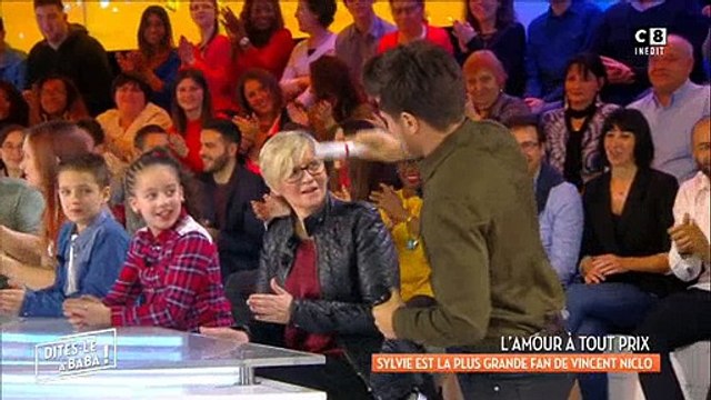Vincent Niclo fait une surprise à une de ses fans sur le plateau de Cyril Hanouna - Regardez