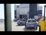 Napoli - Migranti devastano traghetto Tirrenia, incubo per i passeggeri (21.02.17)