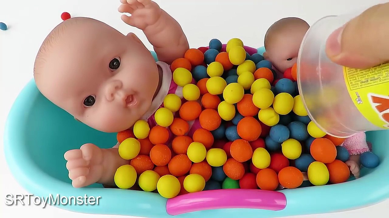 Barbie girl potty train twins baby dolls - Doc Mcstuffins syringe toys for kids video