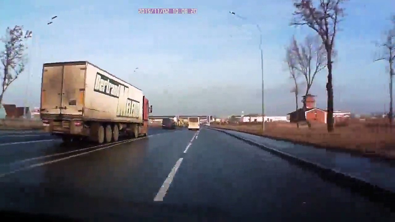 Tır Sürücüsünden Inanılmaz Refleks