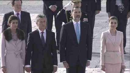 Los Reyes reciben al presidente argentino y su mujer en el Palacio Real