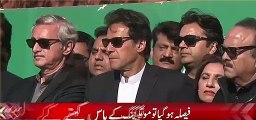Aik in mein se pa'gal ho jae ga, aur aik phat jae ga... - Watch Imran Khan's taunt towards Khwaja Saad and Danial Aziz