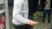 Buzz : Des supporters de l'OM transforment un maillot du PSG en paillasson !