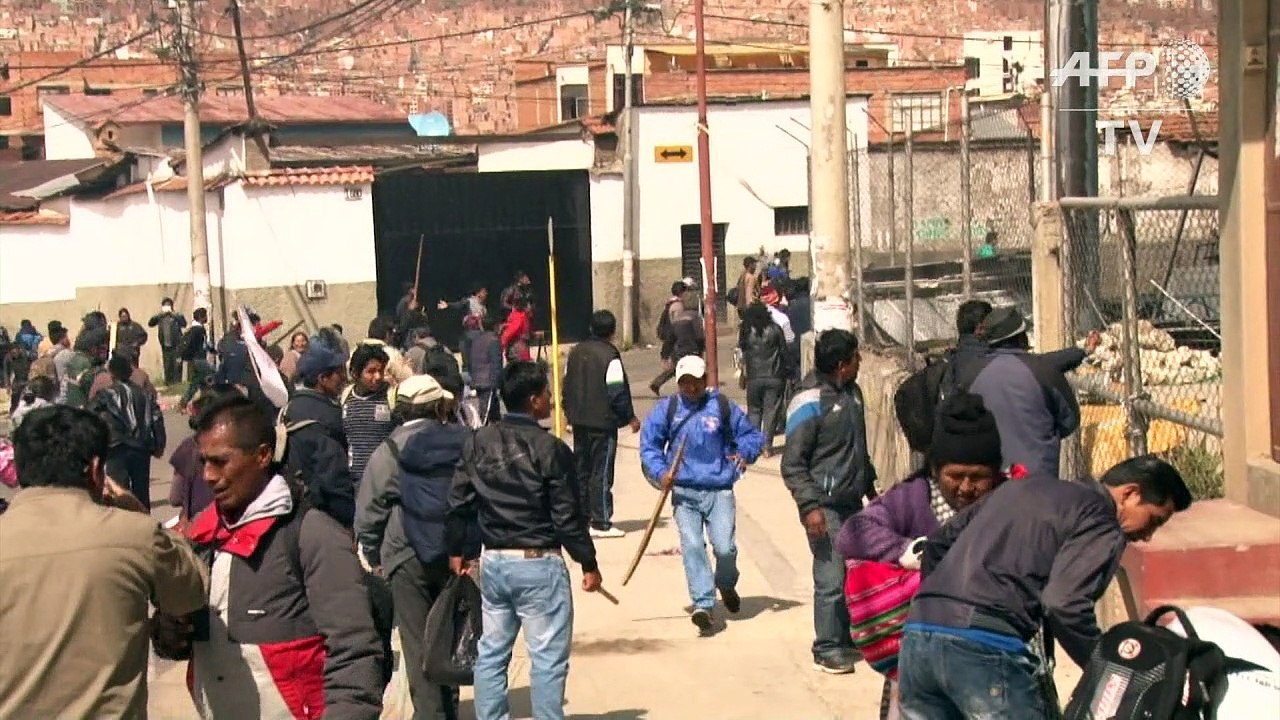 Bolivian coca farmers clash with police over output curb