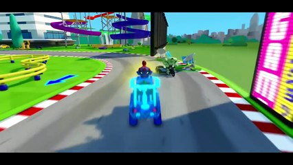 SPIDERMAN y TODOS los SUPERHÉROES de JUGAR EN el FANTÁSTICO MUNDO de DISNEY | los NIÑOS de VÍDEO | COMPILACIÓN E