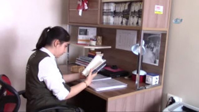Elazığ) 13 Yaşındaki Engelli Kız Şairler Belgeselini İzledi, Şiir Kitabı Çıkardı