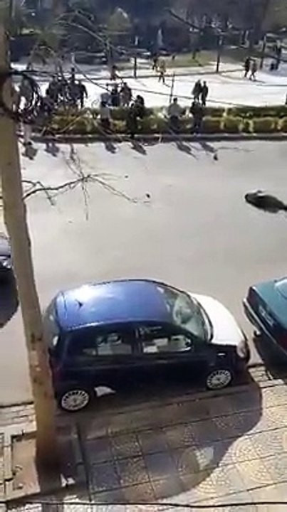 Qytetari i shtrirë në tokë