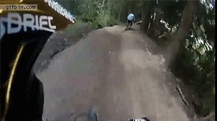 Download Video: Une descente en VTT qui ne se passe pas comme prévue