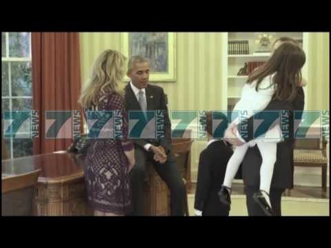 PRESIDENTI OBAMA TAKON FEMIJEN SHQIPTAR QE DONTE TE STREHONTE NJE SIRIAN - News, Lajme - Kanali 10