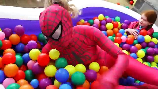 Người Nhện vs Công Chúa Elsa, Nữ Hoàng Băng Giá vs Siêu Nhân Nhện Tập 15