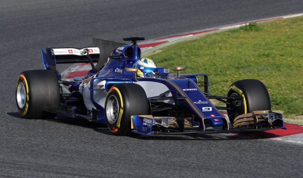 VÍDEO: El Sauber C36 ya rueda en Montmeló
