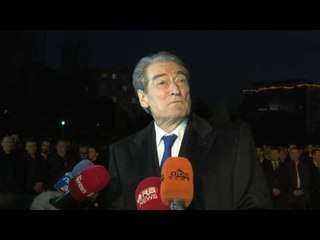 Report TV - Dita e Rinisë, PD homazhe te busti i Azem Hajdarit në Qytetin Studenti