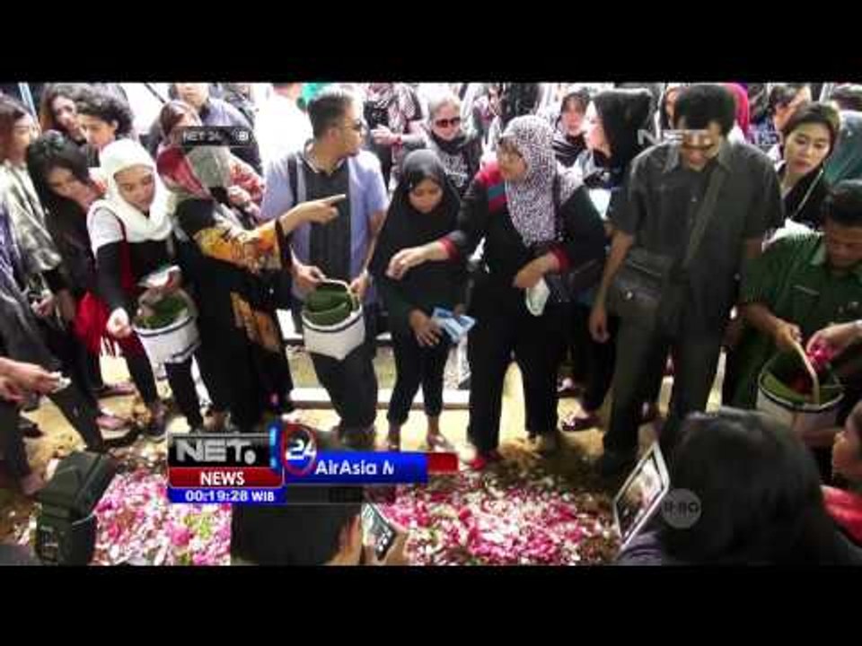 Pemakaman Oscar Desano jenazah pramugara AirAsia QZ 8501 di Klaten - NET24