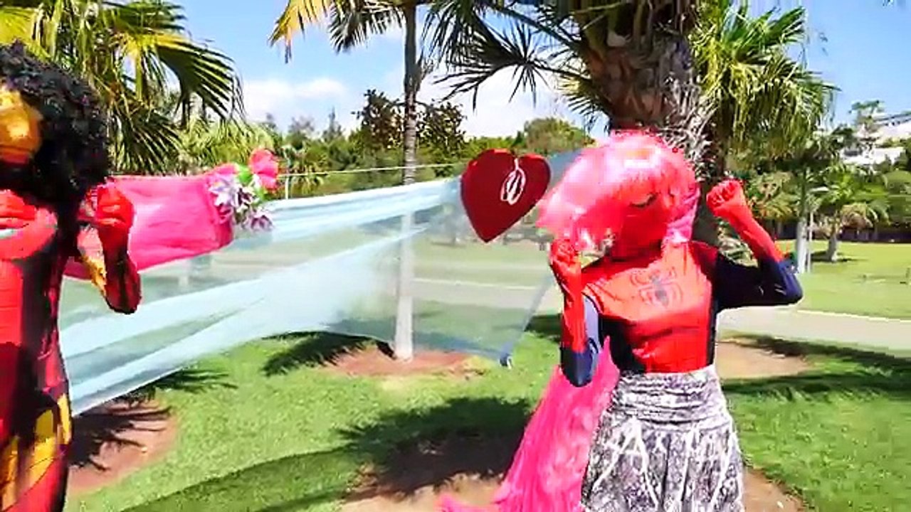 Spiderman & Frozen Elsa Mermaids vs Pirates - Spiderman Singing Spell - Superhero Fun :)